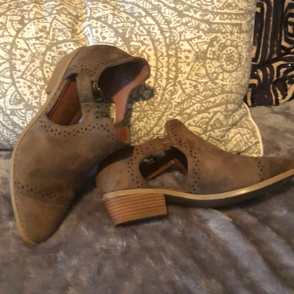 Shoe boots